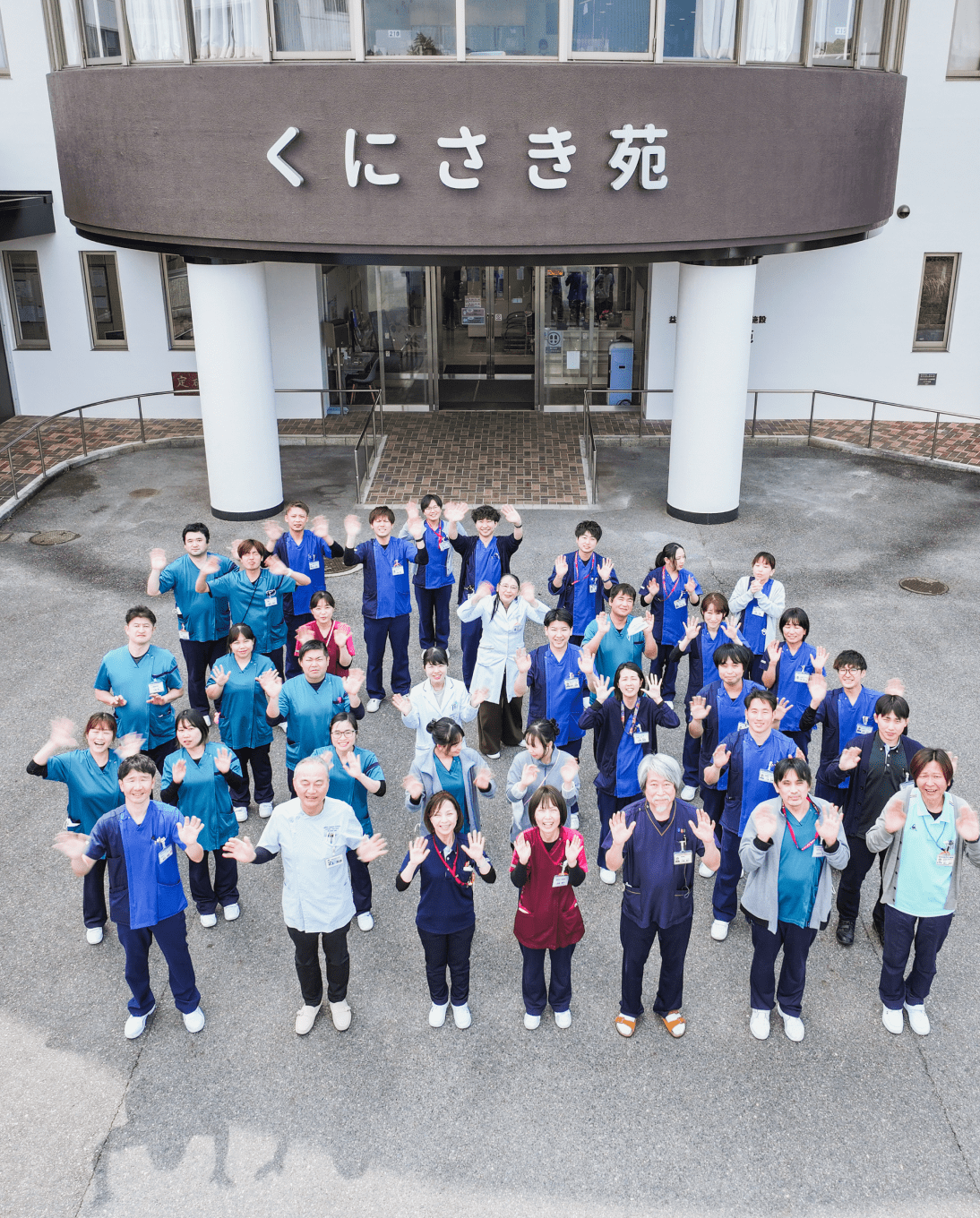 スタッフが集まっている様子