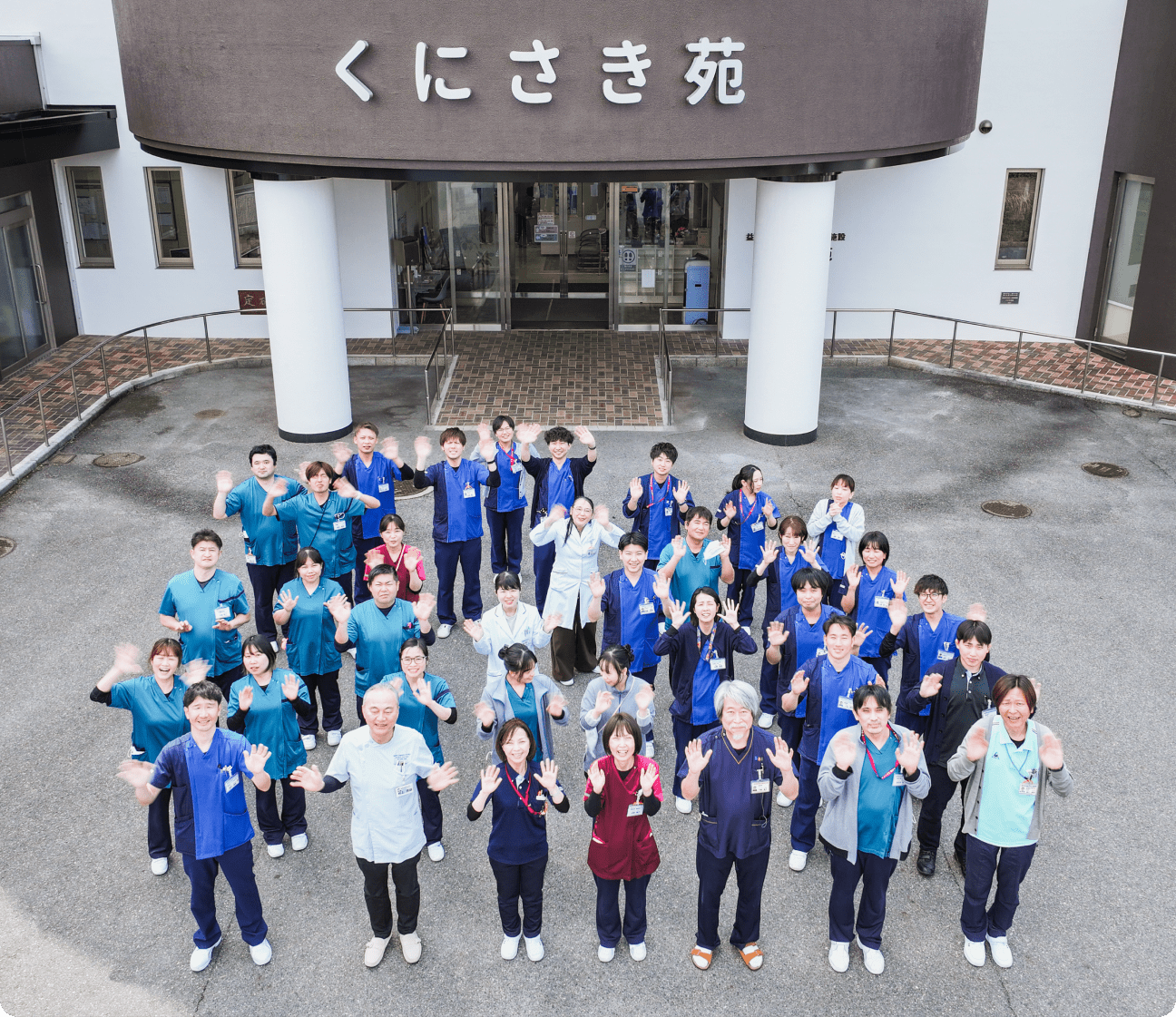 スタッフが集まっている様子